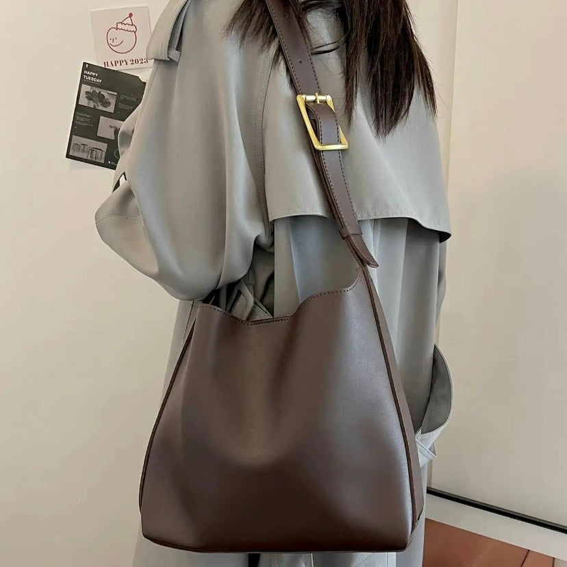 The Julie Shoulder Bag - Effortless Style Meets Everyday Functionality