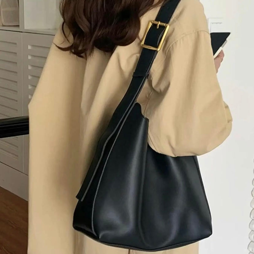The Julie Shoulder Bag - Effortless Style Meets Everyday Functionality