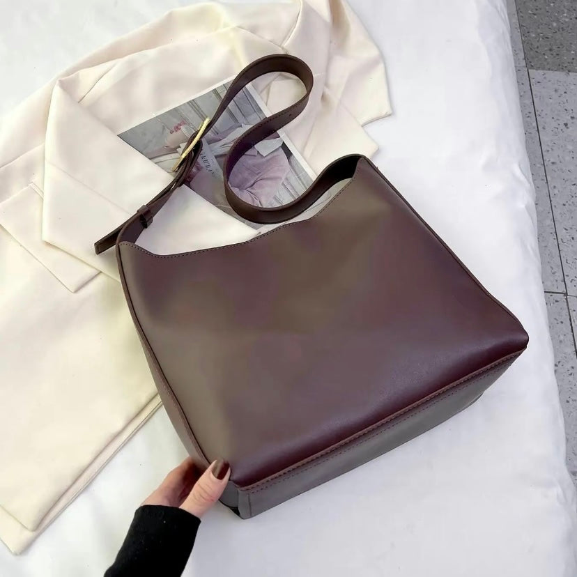 The Julie Shoulder Bag - Effortless Style Meets Everyday Functionality