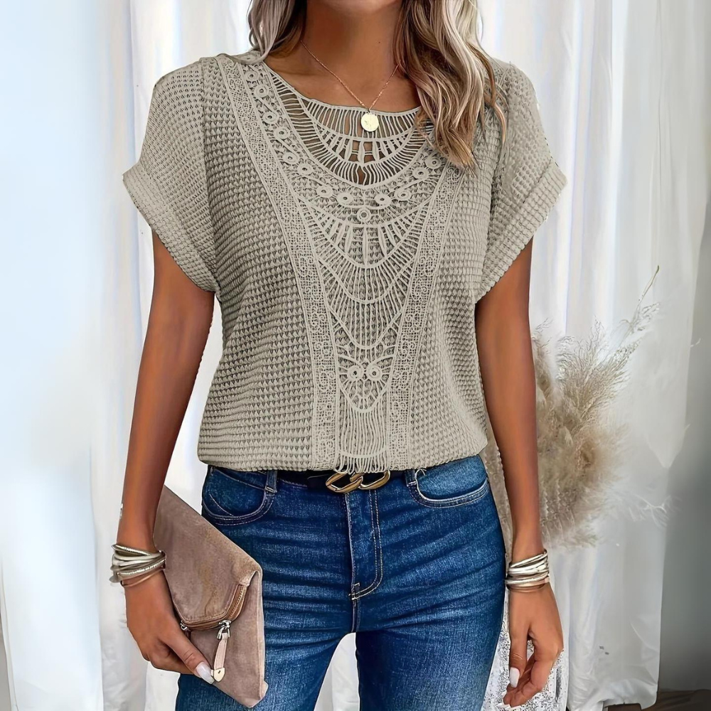 Sophie – Chic and elegant lace top