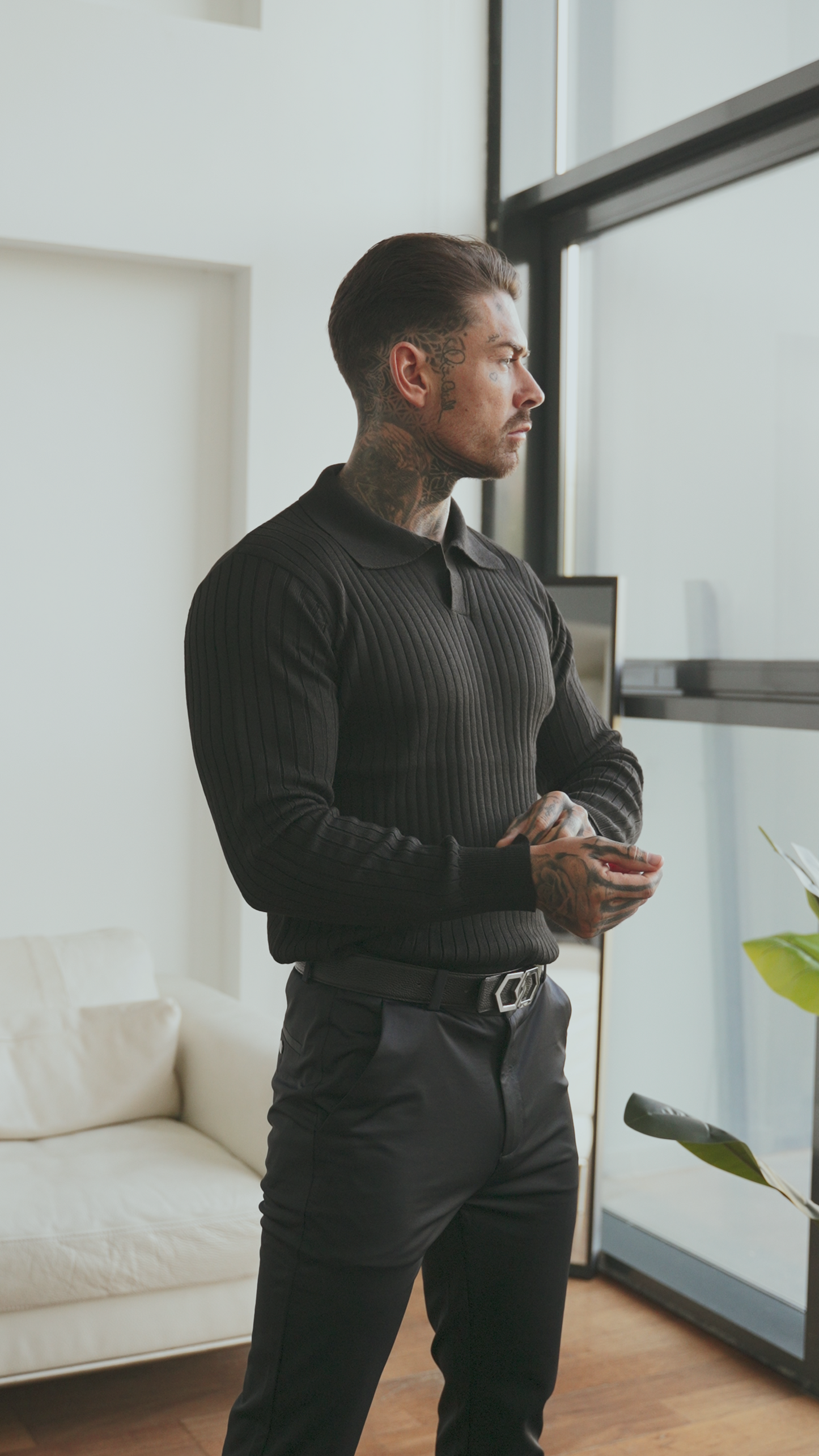 SOGNO: Muscle-Fit Knit Sweater