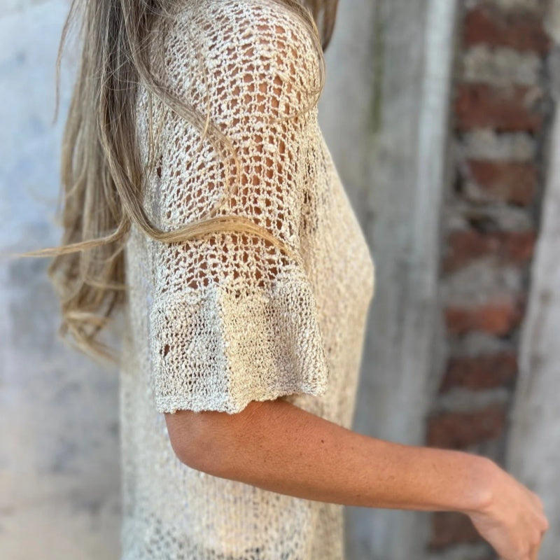 Ribbed Women’s Top with Button